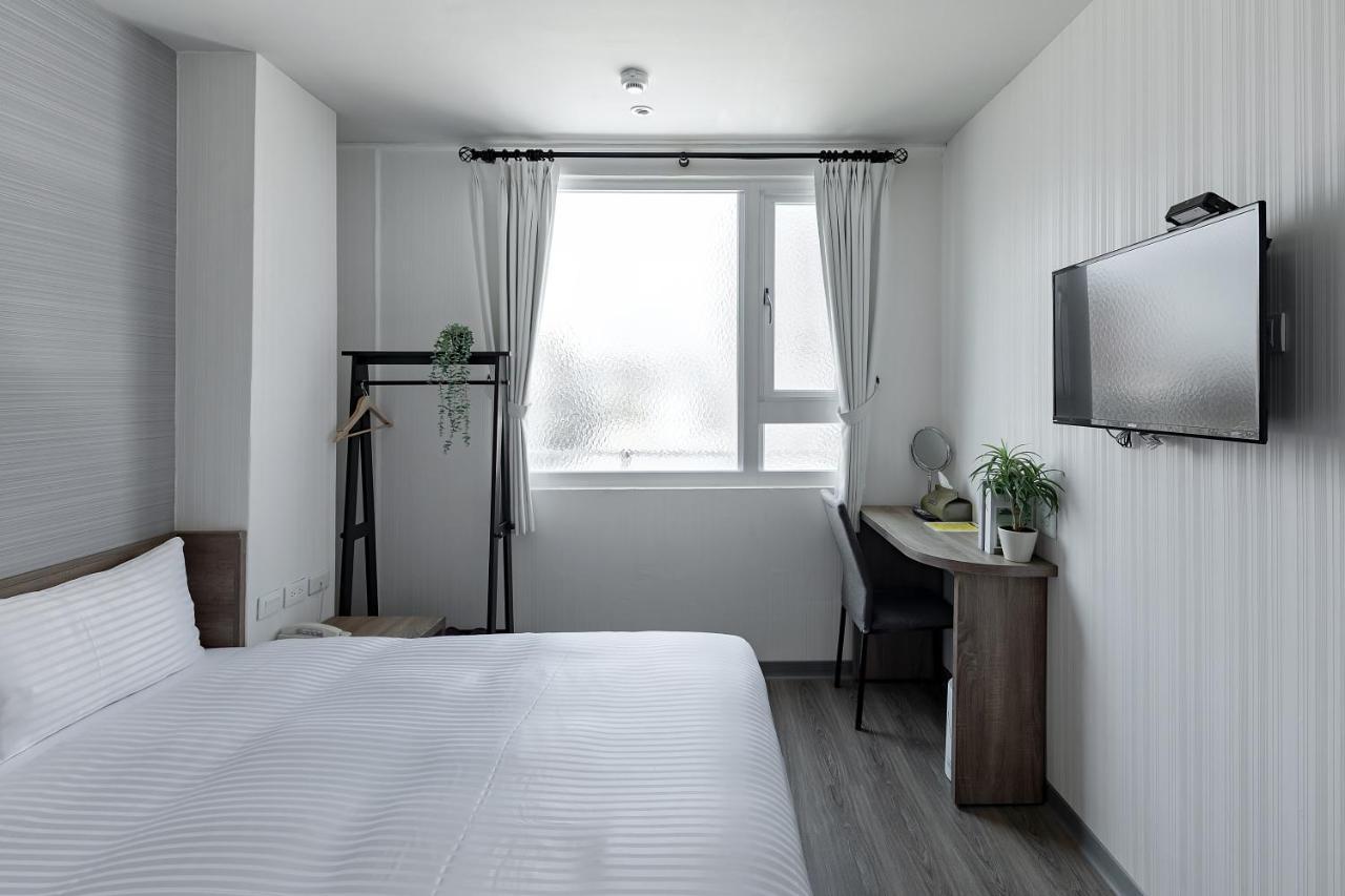 Hotel Brown - Zhongzheng Ταϊνάν Εξωτερικό φωτογραφία